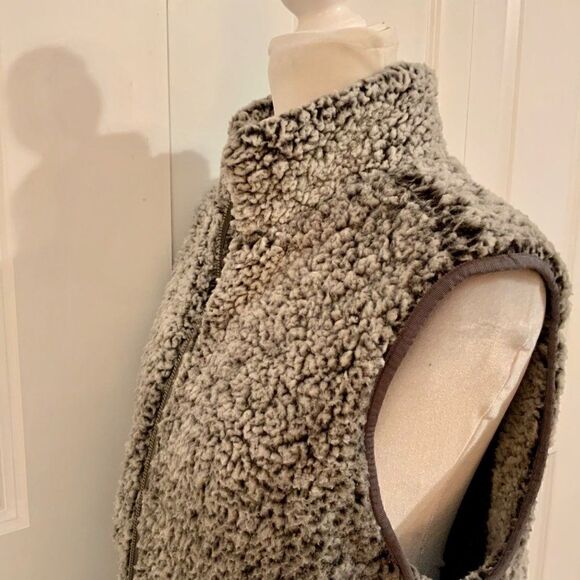Thread & Supply Grey Sherpa Vest Zippered Closure Small - Picture 5 of 11